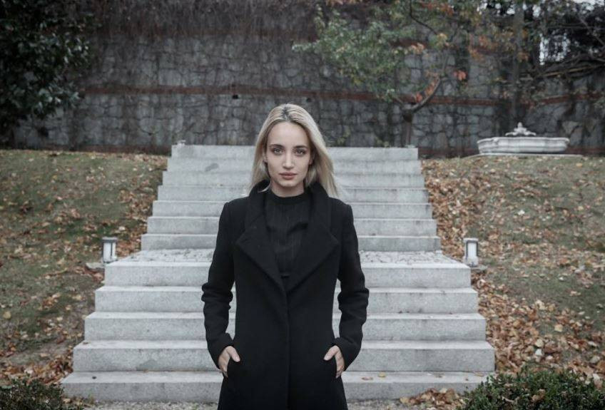 Kerem Bürsin'in yeni aşkı Türkiye’nin en zengin ailesinin torunu çıktı - Resim: 22